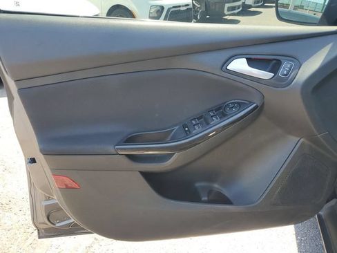 Used 2016 Ford Focus Titanium FWD image 22