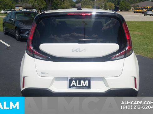Used 2025 Kia Soul LX w/ LX Technology Package FWD image 6