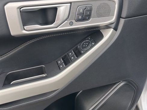 Used 2022 Ford Explorer Limited w/ Equipment Group 301A image 9