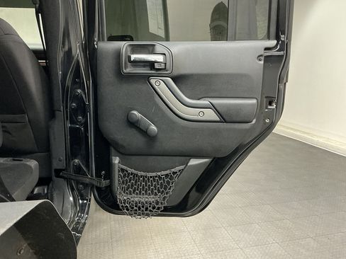 Used 2015 Jeep Wrangler Unlimited Sport w/ Max Tow Package AWD/4WD image 27