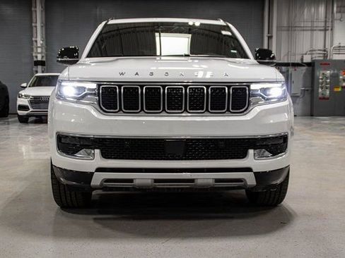 Used 2025 Jeep Wagoneer Series II w/ 8-Passenger Seating Package image 3