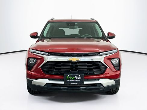 Used 2025 Chevrolet TrailBlazer LT AWD/4WD image 2