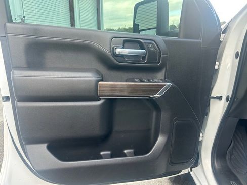 Used 2022 Chevrolet Silverado 2500 LT w/ Convenience Package image 17