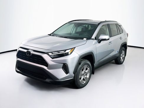 Used 2025 Toyota RAV4 XLE w/ Convenience Package image 3