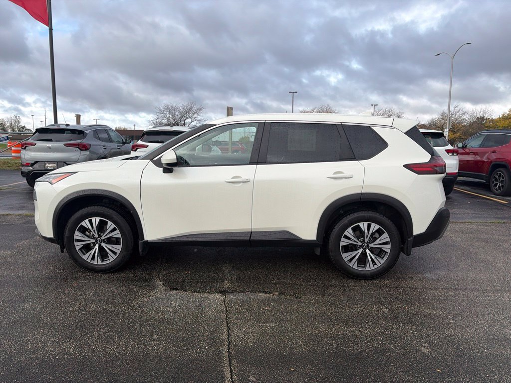 Used 2023 Nissan Rogue SV FWD image 2