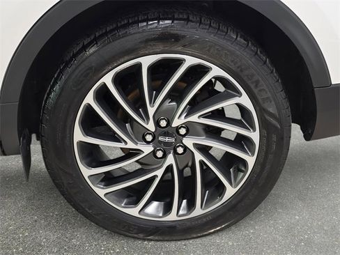 Used 2019 Lincoln Nautilus Reserve w/ Driver Assistance Package image 33