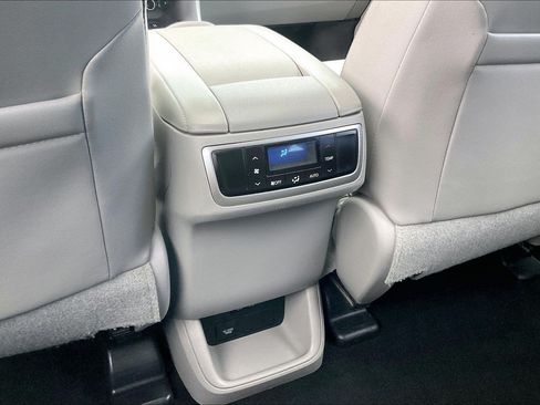 Used 2018 Toyota Highlander XLE AWD/4WD image 41