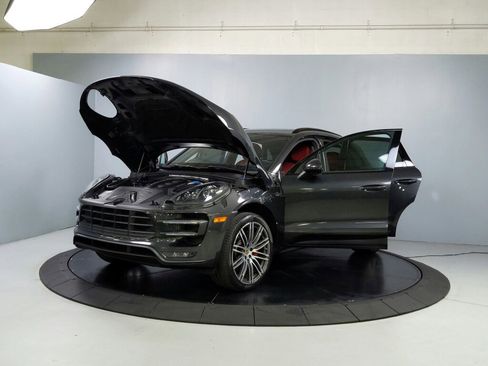 Used 2018 Porsche Macan Turbo image 11