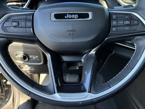 Used 2023 Jeep Grand Cherokee Altitude AWD/4WD image 30
