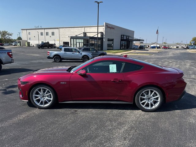 Used 2025 Ford Mustang GT Premium RWD image 2