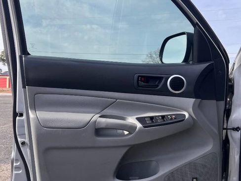 Used 2015 Toyota Tacoma PreRunner w/ Limited Package image 12