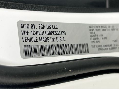Used 2023 Jeep Grand Cherokee Laredo AWD/4WD image 29