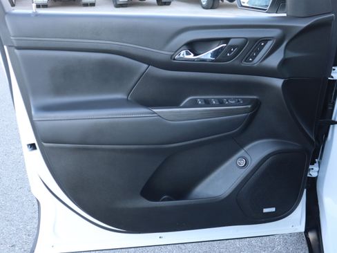 Used 2023 GMC Acadia SLT w/ Elevation Edition image 27