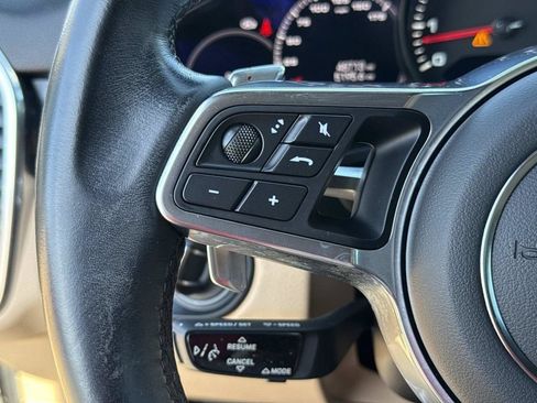 Used 2022 Porsche Cayenne AWD/4WD image 42