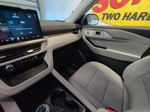 New 2026 Ford Explorer Active w/ Active Comfort Package image 24