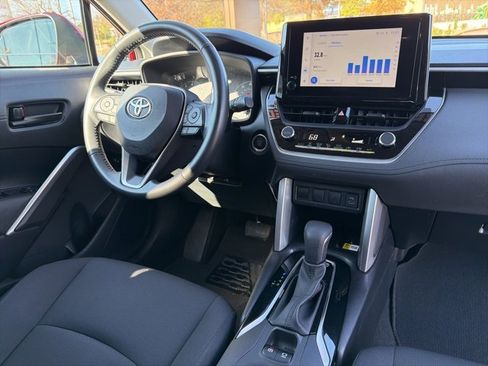 Used 2023 Toyota Corolla Cross LE image 37