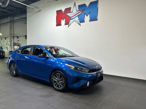 Used 2022 Kia Forte GT-Line w/ GT-Line Premium Package FWD image 2