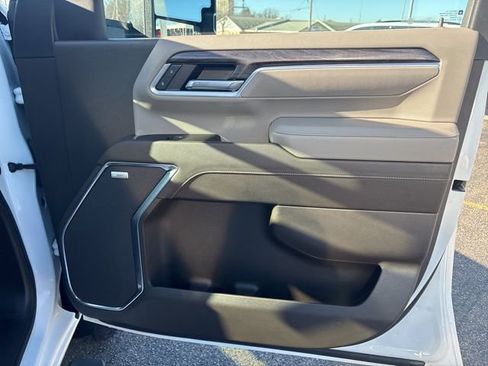 Used 2025 Chevrolet Silverado 2500 LTZ w/ Z71 Chrome Sport Edition image 16