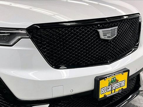 Used 2024 Cadillac XT6 Sport image 32