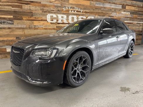Used 2019 Chrysler 300 S image 7