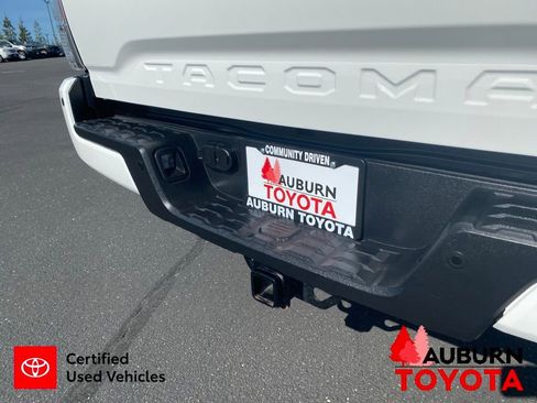 Certified 2022 Toyota Tacoma TRD Off-Road w/ Technology Package AWD/4WD image 15