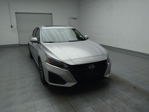 Used 2023 Nissan Altima 2.5 SV w/ SV Premium Package FWD image 14