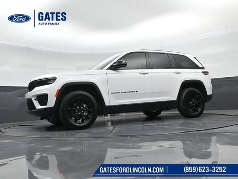 Used 2025 Jeep Grand Cherokee 4WD image 50