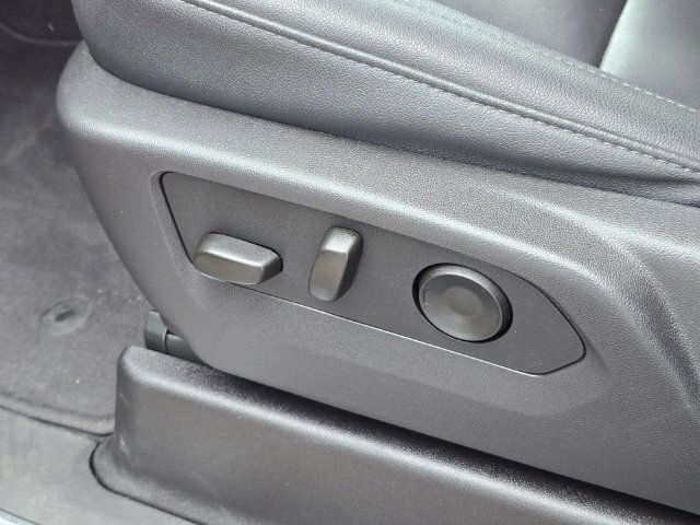 Used 2025 Chevrolet Suburban Z71 AWD/4WD image 25