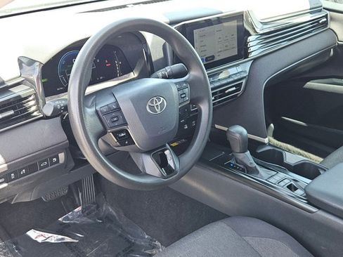 Used 2025 Toyota Camry LE FWD image 12