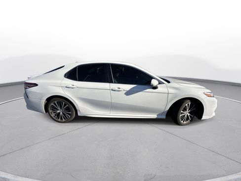 Used 2019 Toyota Camry SE image 5