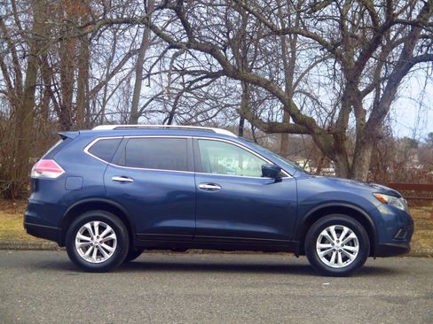 Used 2016 Nissan Rogue SV w/ SV Premium Package image 16