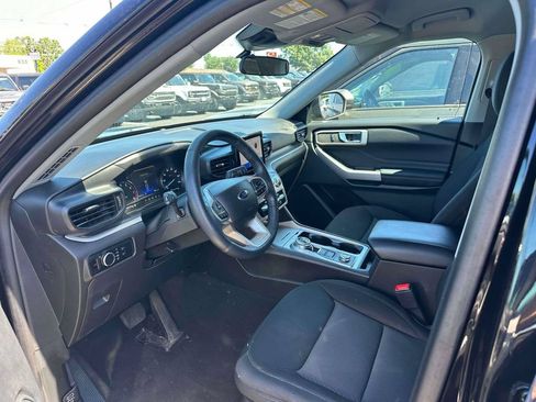 Used 2023 Ford Explorer XLT AWD/4WD image 15