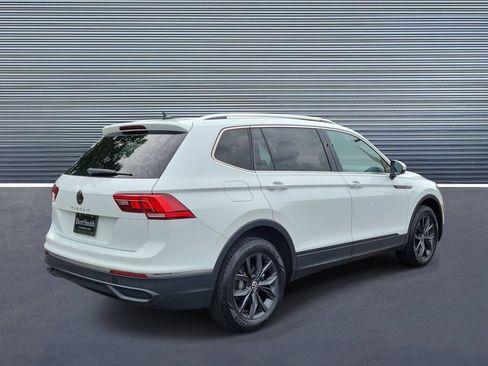 Used 2024 Volkswagen Tiguan SE FWD image 3