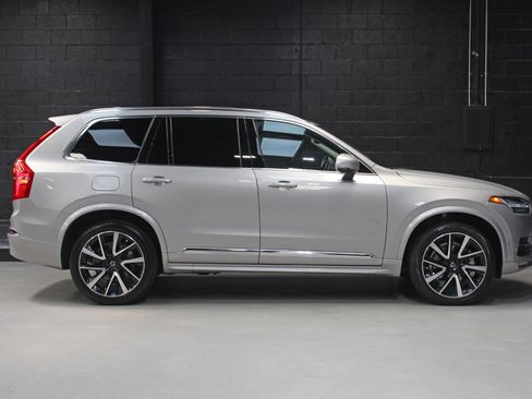 Used 2023 Volvo XC90 B6 Plus w/ Protection Package Premier AWD/4WD image 16