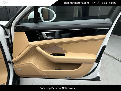 Used 2018 Porsche Panamera 4 image 33