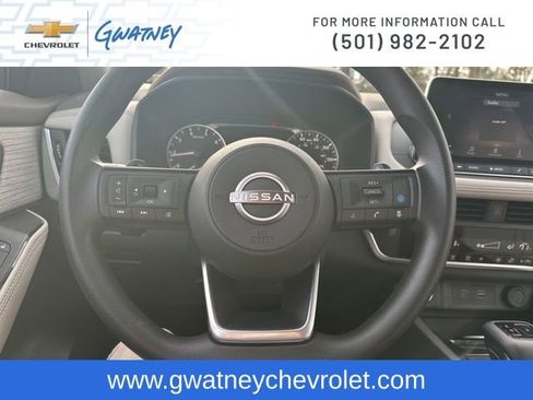 Used 2023 Nissan Rogue SV image 16