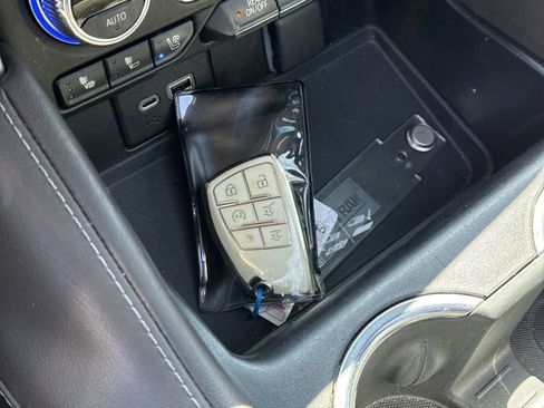 Used 2022 GMC Yukon SLT w/ SLT Premium Package AWD/4WD image 38