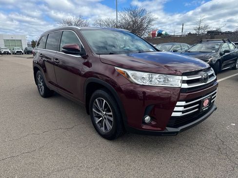 Used 2018 Toyota Highlander XLE image 12