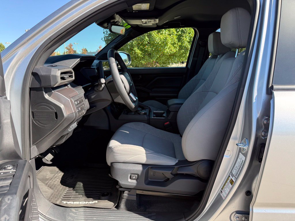 Used 2025 Toyota Tacoma SR5 AWD/4WD image 11