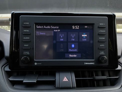 Used 2022 Toyota RAV4 LE FWD image 27