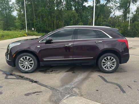 Used 2018 Cadillac XT5 Luxury w/ Driver Awareness Package AWD/4WD image 2