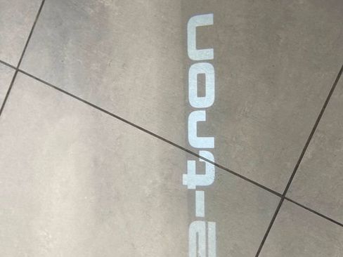 Used 2022 Audi e-tron Premium w/ Convenience Plus Package image 19