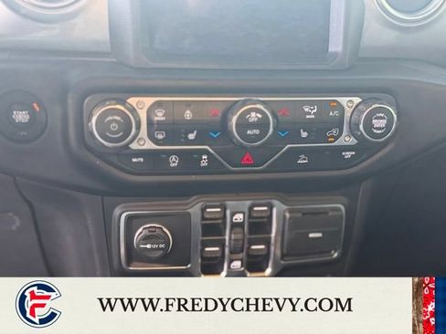 Used 2020 Jeep Gladiator Overland AWD/4WD image 14