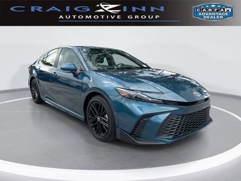 Used 2025 Toyota Camry SE image 1