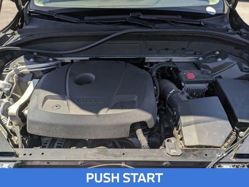Used 2021 Volvo XC60 T5 Momentum w/ Premium Package FWD image 13
