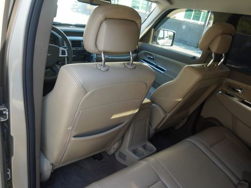 Used 2010 Jeep Liberty Limited w/ Tire & Wheel Group image 16