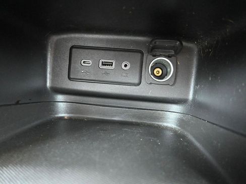 Used 2022 Chevrolet Equinox LT w/ LPO, Blackout Package FWD image 22