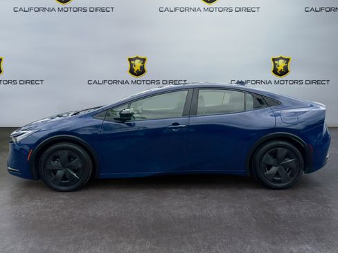 Used 2024 Toyota Prius LE FWD image 2