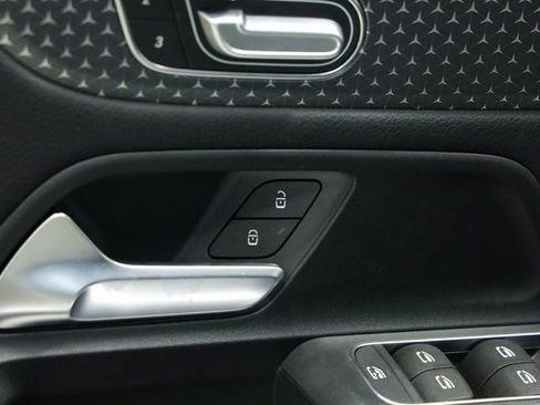 Used 2024 Mercedes-Benz GLB 250 4MATIC image 24