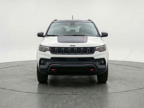 Used 2025 Jeep Compass Trailhawk image 1